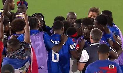 Οι στιγμές που μόνο το Μουντιάλ χαρίζει: Το κινητό των παικτών της Αϊτής και τα δάκρυα του κόουτς του Παναμά