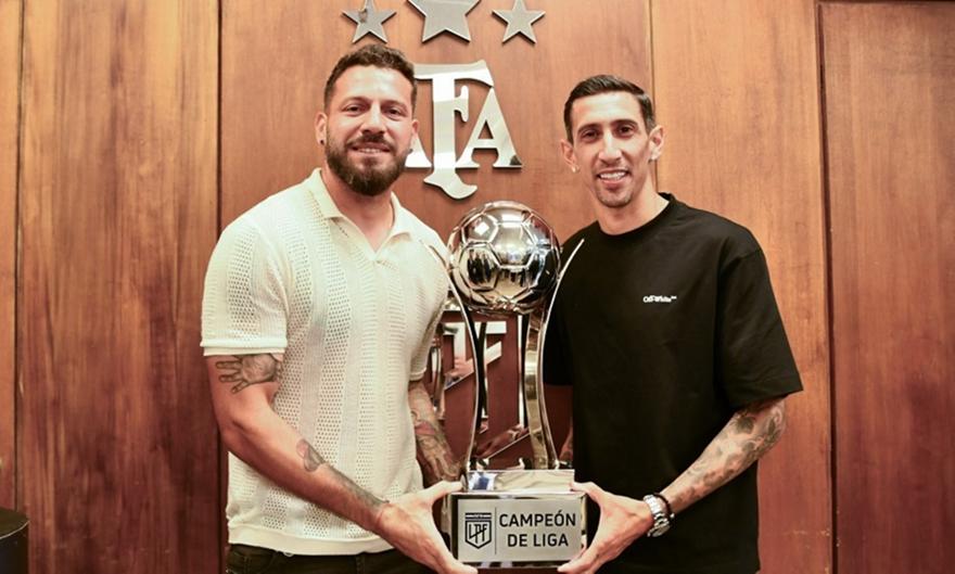 Η Ροζάριο Σεντράλ έφυγε από… γραφείο με τρόπαιο, ο Ντι Μαρία είναι πρωταθλητής και στην Αργεντινή γίνεται χαμός!