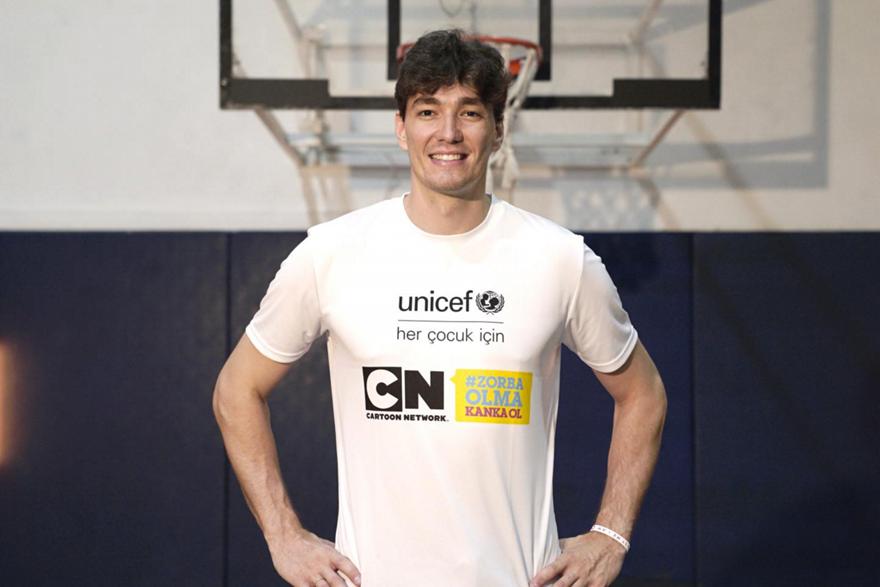 Στο πλευρό της UNICEF ο Όσμαν: «Είμαστε η φωνή των παιδιών που δυσκολεύονται να επιβιώσουν»