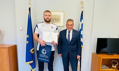 Ορκίστηκε Έλληνας ο παλαιστής Αζαμάτ Χοσόνοβ