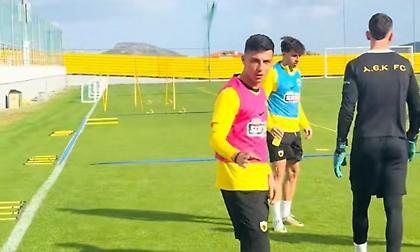 ΑΕΚ: Έκλεψε την παράσταση στην προπόνηση ο... τραγουδιστής Πήλιος