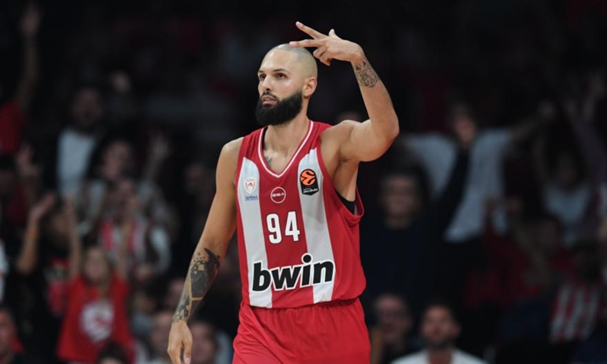 «Τα σκυλιά απελευθερώθηκαν και η νίκη ακολούθησε»: Η παρακάμερα του Ολυμπιακού από το ματς με την Παρί