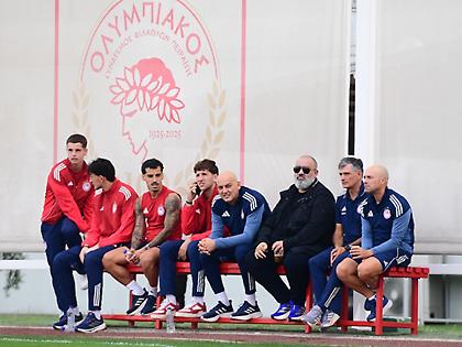 Ο Μεντιλίμπαρ παρακολουθεί από κοντά την αναμέτρηση του Ολυμπιακού Β’ με την Ελλάς Σύρου