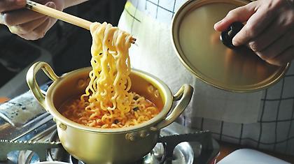 Ο κόσμος των noodles σε έναν οδηγό με όσα αξίζει να γνωρίζεις για τα ασιατικά ζυμαρικά