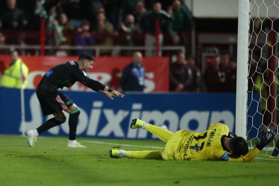 Μπακασέτας: Η «σκόνη» που έφυγε από πάνω του και το δεξί που… κάνει δουλειά