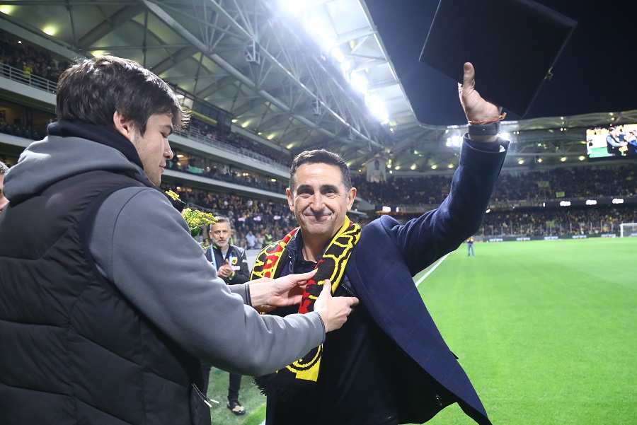 ΑΕΚ-Άρης: Τρομερή αποθέωση για Χιμένεθ στην OPAP Arena