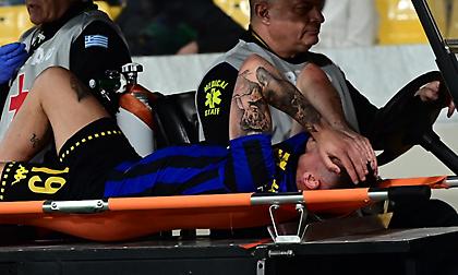 Αποχώρησε τραυματίας  απ’ το ΑΕΚ-Άρης και δακρυσμένος ο Αλφαρελά - Φόβοι για κάταγμα