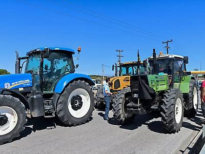 Το μεσημέρι αποφασίζουν οι αγρότες για ένα ενιαίο μεγάλο μπλόκο στη Λάρισα