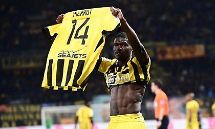 O Zίνι λύτρωσε την ΑΕΚ κόντρα στον Άρη και ύψωσε τη φανέλα του Πιερό