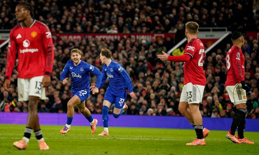 Χαστούκι μεταξύ συμπαικτών, χαστούκι και στη Γιουνάιτεντ από την απίθανη Έβερτον!