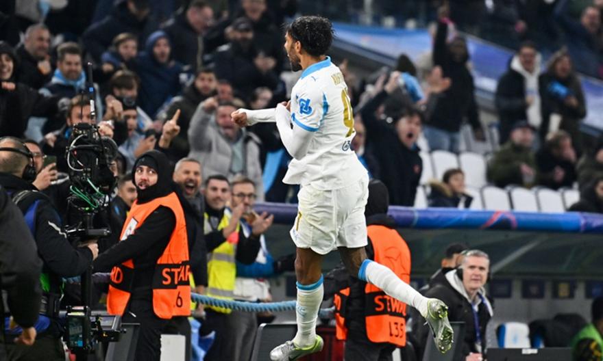 Μαρσέιγ-Νιούκαστλ 2-1: Διπλό χτύπημα Ομπαμεγιάνγκ, ανατροπή και ζωντανή για πρόκριση