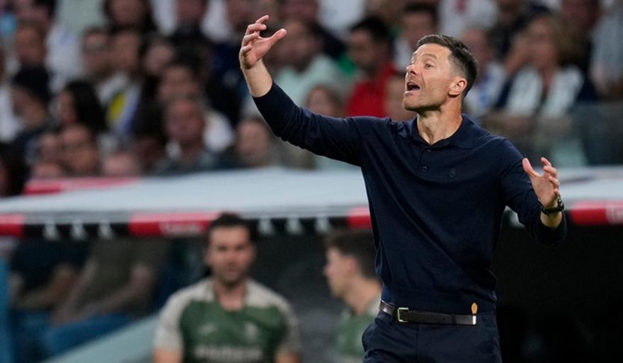 Απόλυτη στήριξη της Ρεάλ στον Τσάμπι Αλόνσο