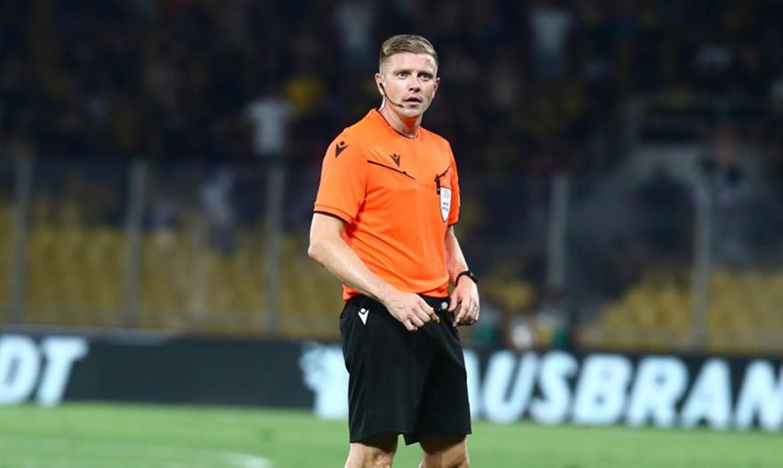 Ο Γερμανός Σρέντερ, ρέφερι δεύτερης κατηγορίας, «σφυρίζει» το ντέρμπι Παναθηναϊκού – ΑΕΚ