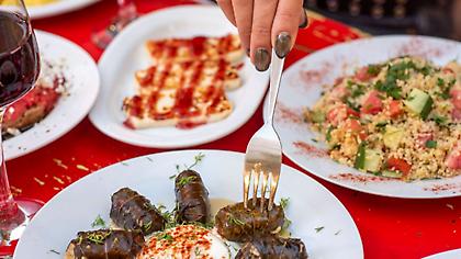 Τα low budget στέκια της Αθήνας: Πού τρώμε νόστιμα με έως 20 ευρώ