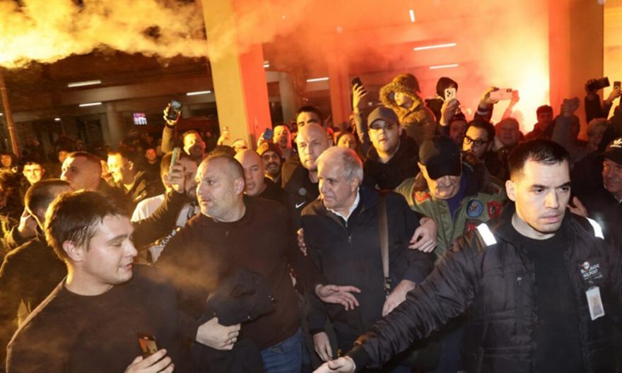 Ομπράντοβιτς: Αποθέωση κατά την άφιξή του στο αεροδρόμιο του Βελιγραδίου