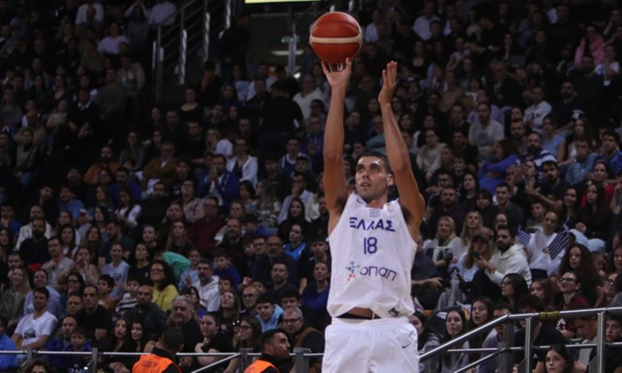 Τρομερό κρεσέντο από τον Περσίδη στο ντεμπούτο του: «Δεν υπάρχει μεγαλύτερη τιμή από το να παίζεις για την Εθνική»