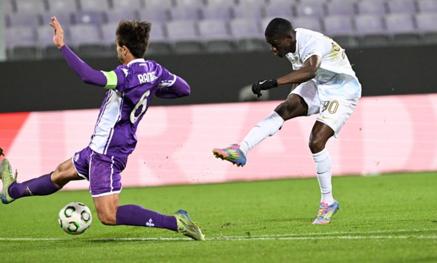 Άγγιξε το 2-0 η ΑΕΚ, στο δοκάρι το συρτό σουτ του Ζίνι