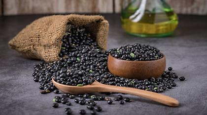 Κάν' το όπως οι Κορεάτες: Για λαμπερό δέρμα και δυνατά μαλλιά, φάε μαύρα φασόλια