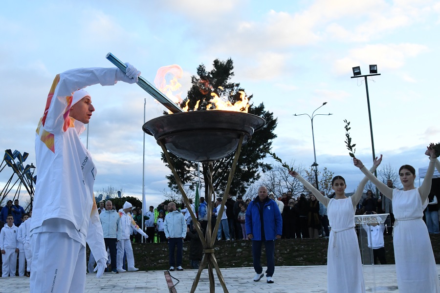 Ο Διαμαντίδης μετέφερε την Ολυμπιακή Φλόγα στην Καστοριά (pics)