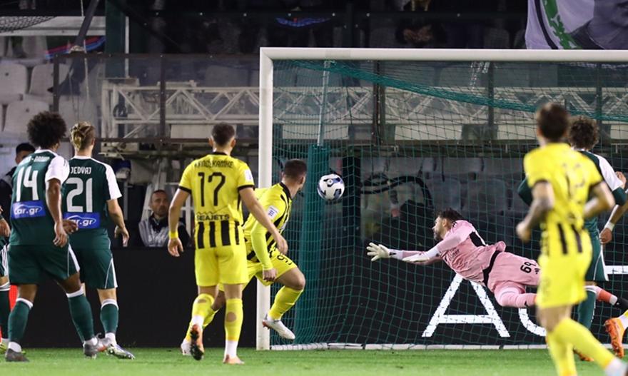 Ο Γιόβιτς ξέφυγε από τα μαρκαρίσματα και άνοιξε το σκορ για την ΑΕΚ στη Λεωφόρο!