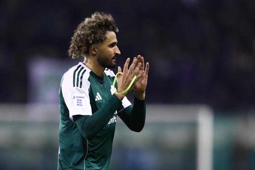 Δεύτερη κίτρινη ο Τουμπά, με 10 στο 64' ο Παναθηναϊκός!