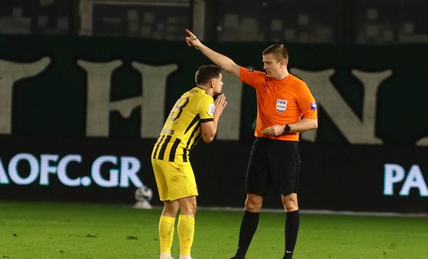 Αποβολή και για την ΑΕΚ με τον Μάριν να αποχωρεί στο 85' του ντέρμπι της Λεωφόρου