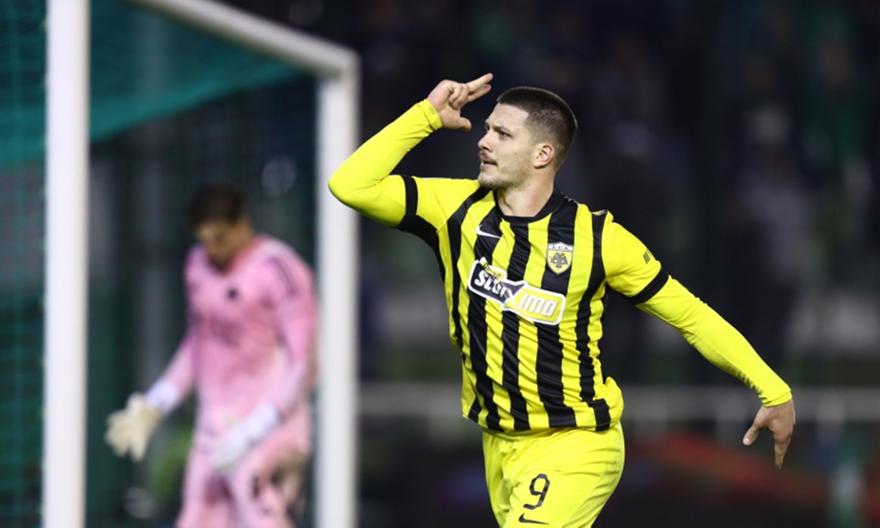 Έγραψε ιστορία με το χατ τρικ ο Γιόβιτς: Πρώτος παίκτης της ΑΕΚ με «τριπλέτα» στην έδρα του Παναθηναϊκού!