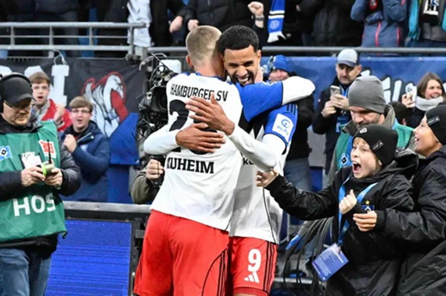 Το Αμβούργο των 10 παικτών «ξέρανε» την Στουτγκάρδη στο 94’!