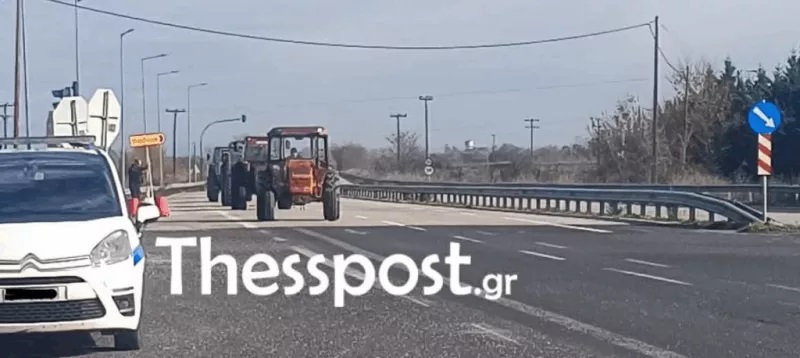 Στους δρόμους τα τρακτέρ: Αγροτικά μπλόκα στη Θεσσαλία