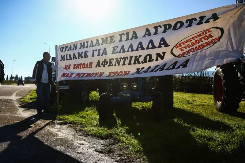 Στους δρόμους τα τρακτέρ: Αγροτικά μπλόκα στη Θεσσαλία