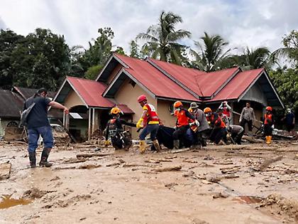 Στους 442 οι νεκροί από τις καταστροφικές πλημμύρες στην Ινδονησία