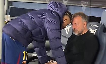 Ο βουρκωμένος Φλικ και ο διάλογος με τον Ραφίνια μετά τη νίκη της Μπαρτσελόνα