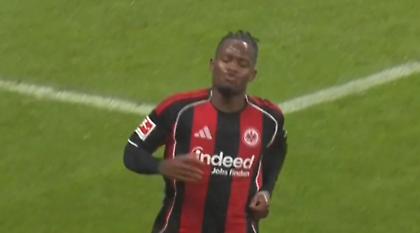 Πάγωσε τη Βόλφσμπουργκ του Κουλιεράκη ο Μπατσουαγί στο 90+6’ σώζοντας την Άιντραχτ