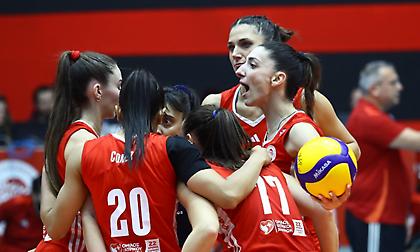 Σπουδαία μάχη με την πανίσχυρη Εξατσίμπασι για τον Ολυμπιακό - Στη Ρουμανία για την πρόκριση στους «16» ο Πανιώνιος