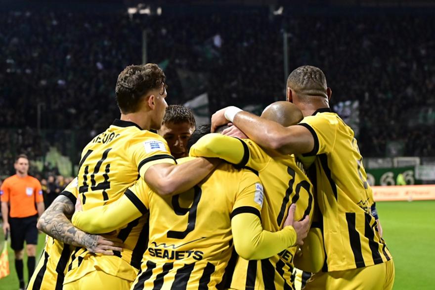 Tα γκολ της νίκης της ΑΕΚ στη Λεωφόρο από τον πάγκο της ομάδας