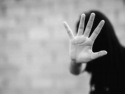 Προφυλακιστέος ο 55χρονος που βίαζε την κόρη του στη Ρόδο και απέκτησε παιδί μαζί της