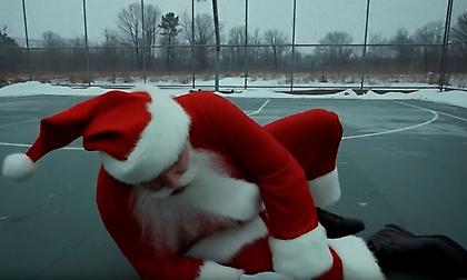 Τραυματίας ο Αϊ-Βασίλης! Σε κίνδυνο τα Χριστούγεννα;