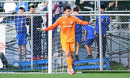 Η Ελλάς Σύρου μειώνει με… καρφωτή κεφαλιά-αυτογκόλ του Καλογερόπουλου!