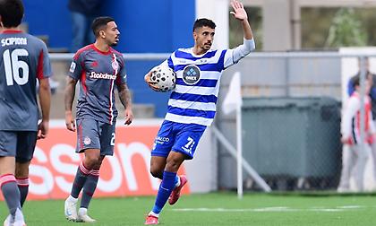 Η Ελλάς Σύρου ξαναμπήκε στο ματς με υπέροχο πλασέ Βερνάρδου, ο Ολυμπιακός το τελείωσε με κεφαλιά Γιάρεμτσουκ