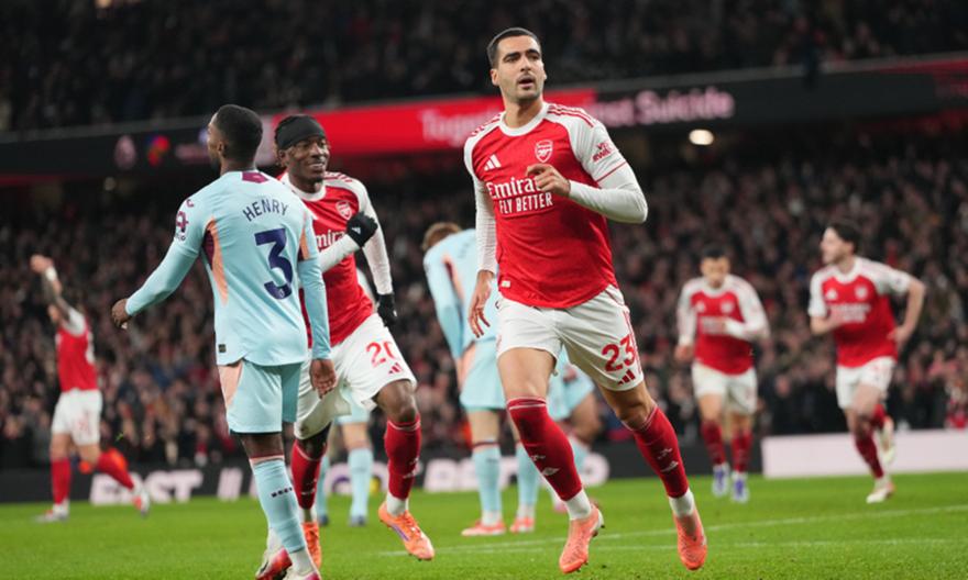 Επέστρεψε στις νίκες και παραμένει σε απόσταση ασφαλείας από τους διώκτες της η πρωτοπόρος Άρσεναλ