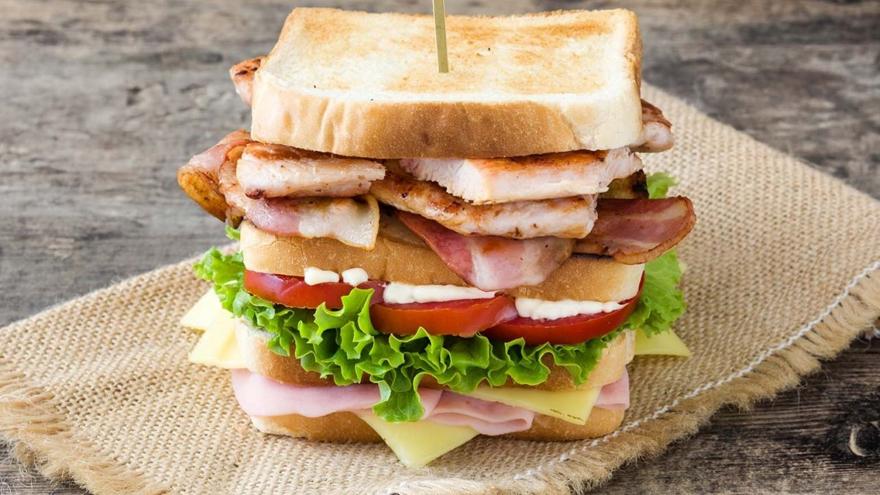 Κλαμπ σάντουιτς με κοτόπουλο