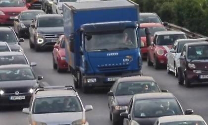 Κίνηση τώρα στην Αθήνα: Σοβαρά προβλήματα σε Αρδηττού – Βασ. Σοφίας – Κηφισίας λόγω ακινητοποιημένου οχήματος