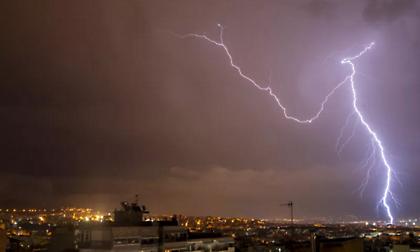 Καιρός: Έντονα φαινόμενα και προειδοποιήσεις για Ιόνιο, Αττική και Αιγαίο