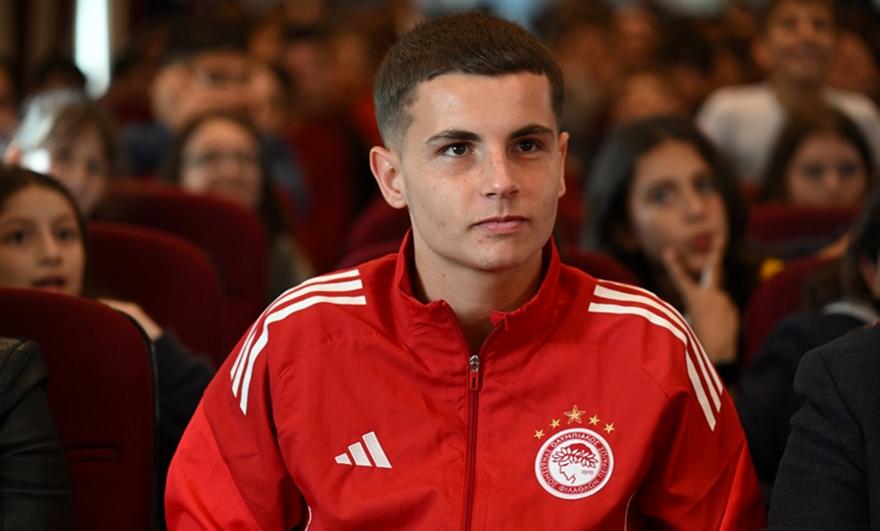 «Σε παρακολουθούμε», είπε ο Λουίς Κάμπος της Παρί στον Μουζακίτη