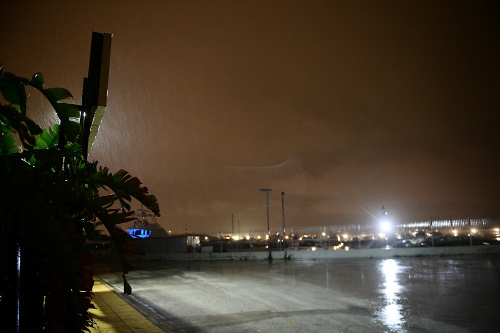 ΣΕΦ: Άψογη εικόνα στο παρκέ, πλημμύρα έξω από το γήπεδο