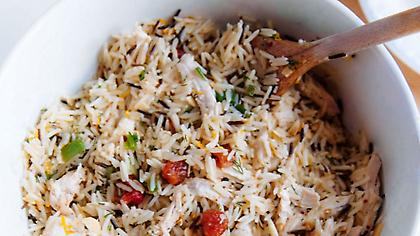 Πικάντικη ρυζοσαλάτα με κοτόπουλο που περίσσεψε