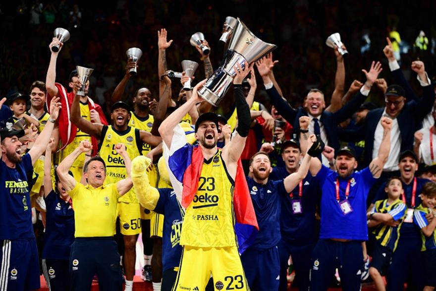 Δυσαρέσκεια στη Φενέρ για την αναβολή με Ολυμπιακό: «Αν γίνει το Παναθηναϊκός-Βαλένθια, τότε δεν τίθεται θέμα ασφαλείας»