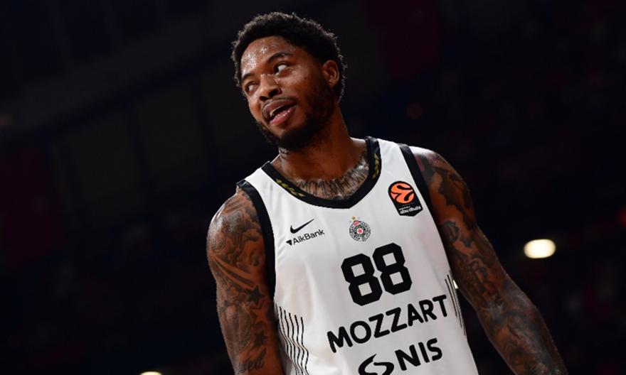 «Αντε γ...σου Ταϊρίκ»: Οπαδοί της Παρτιζαν έβριζαν τον Τζόουνς και εκείνος δεν το άφησε να περάσει έτσι