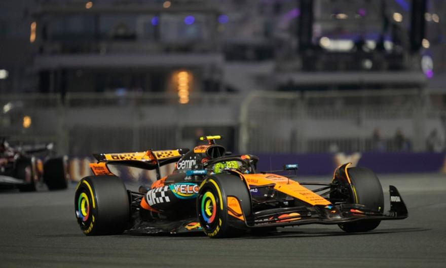 Νόρις σε ρυθμούς τίτλου στο FP2 του Άμπου Ντάμπι και μικρή ένταση με Φερστάπεν: «Τι κάνει αυτός; Παραλίγο να τρακάρουμε»