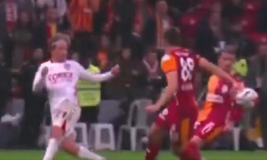 Το πέναλτι που ζήτησε η Σάμσουνσπορ στο φινάλε του ματς με τη Γαλατά